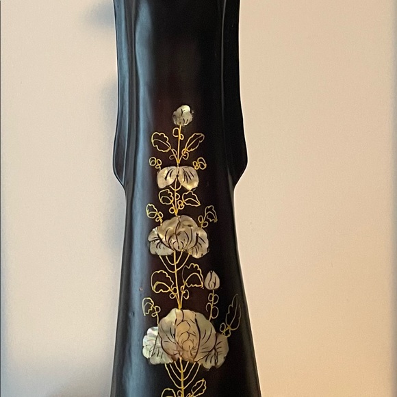 Vietnamese woman statue hand carved lacquerware with mother of Pearl inlay - Picture 7 of 9